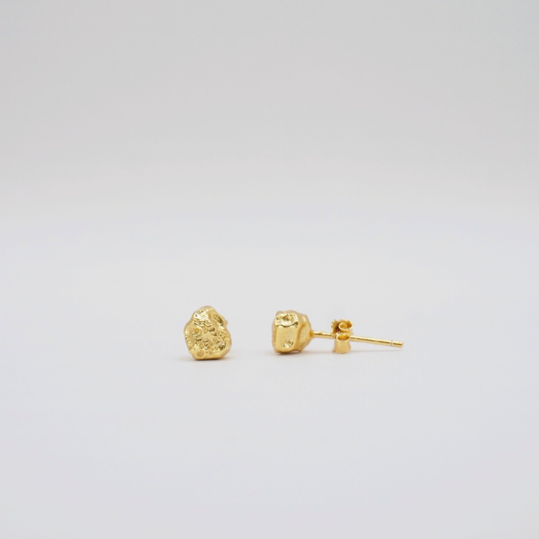 Pebble Studs in Gold