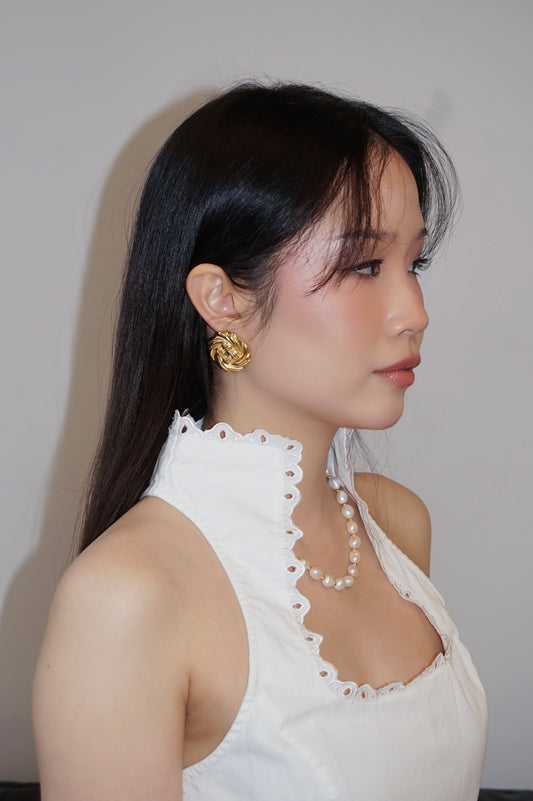 Knot Earrings in Gold