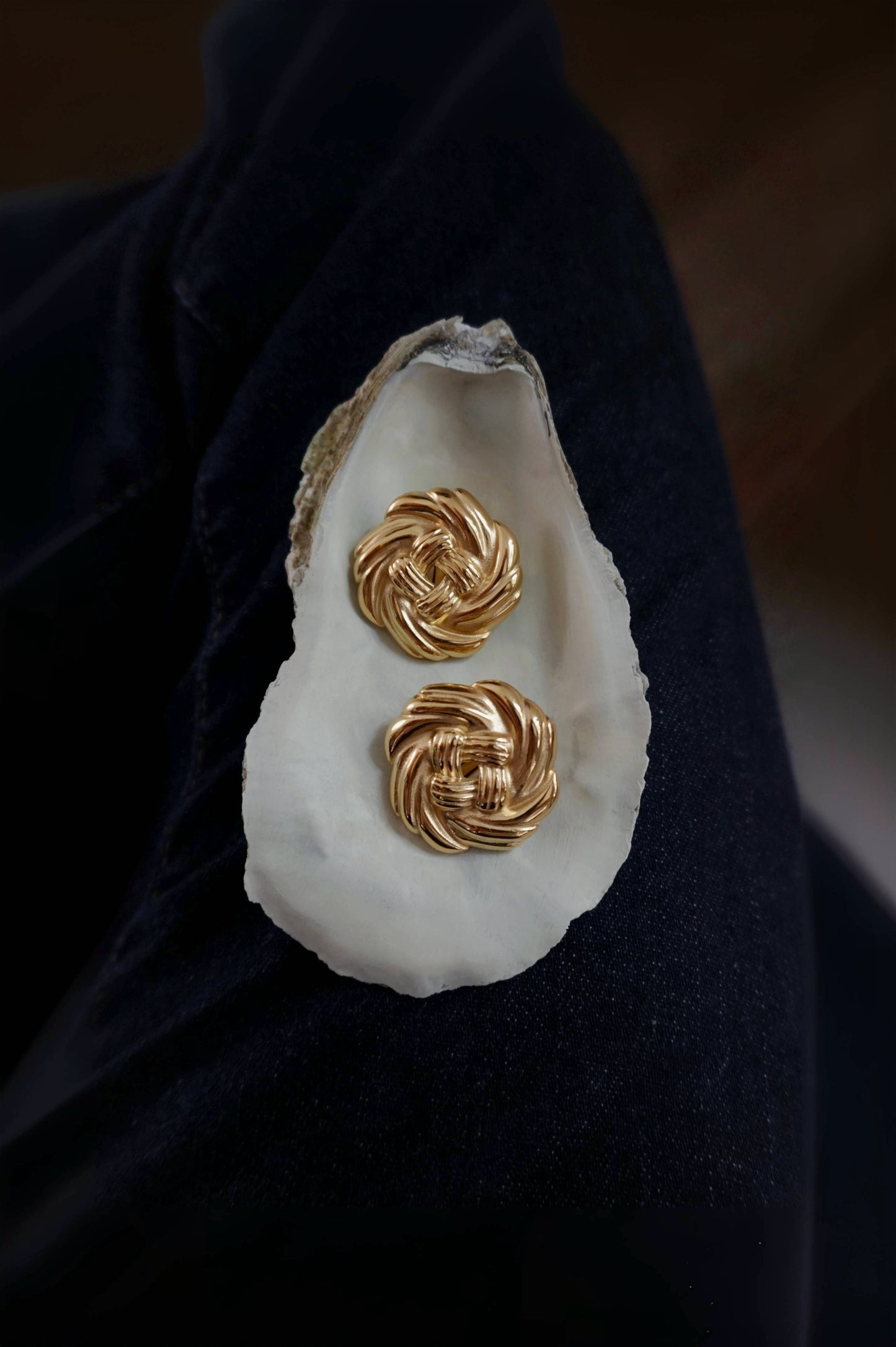 Knot Earrings in Gold