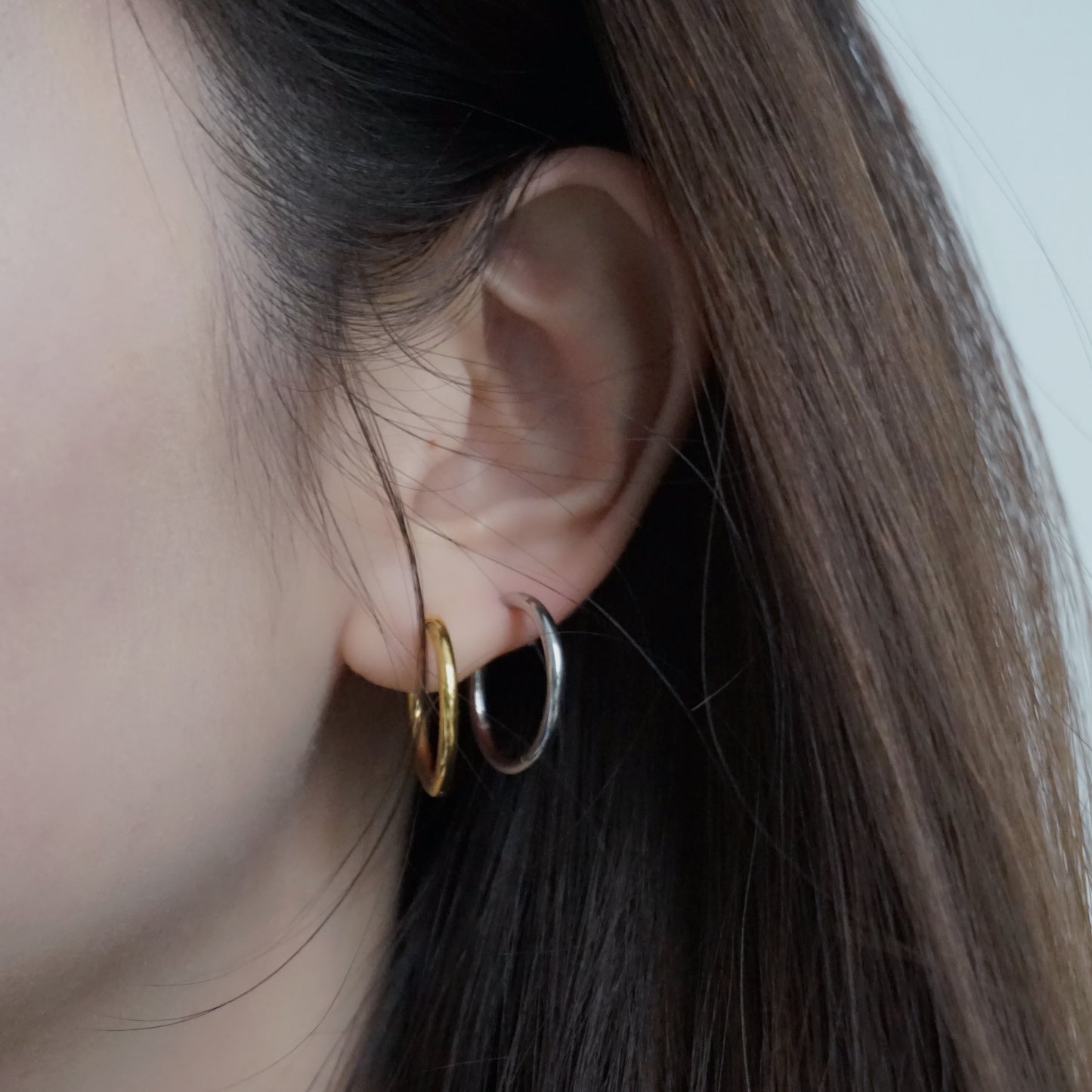 Everyday Medium Hoops in Silver