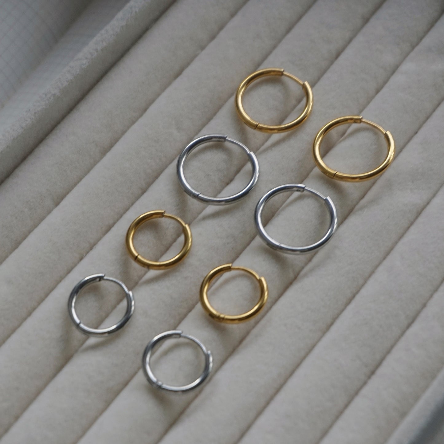 Everyday Medium Hoops in Silver