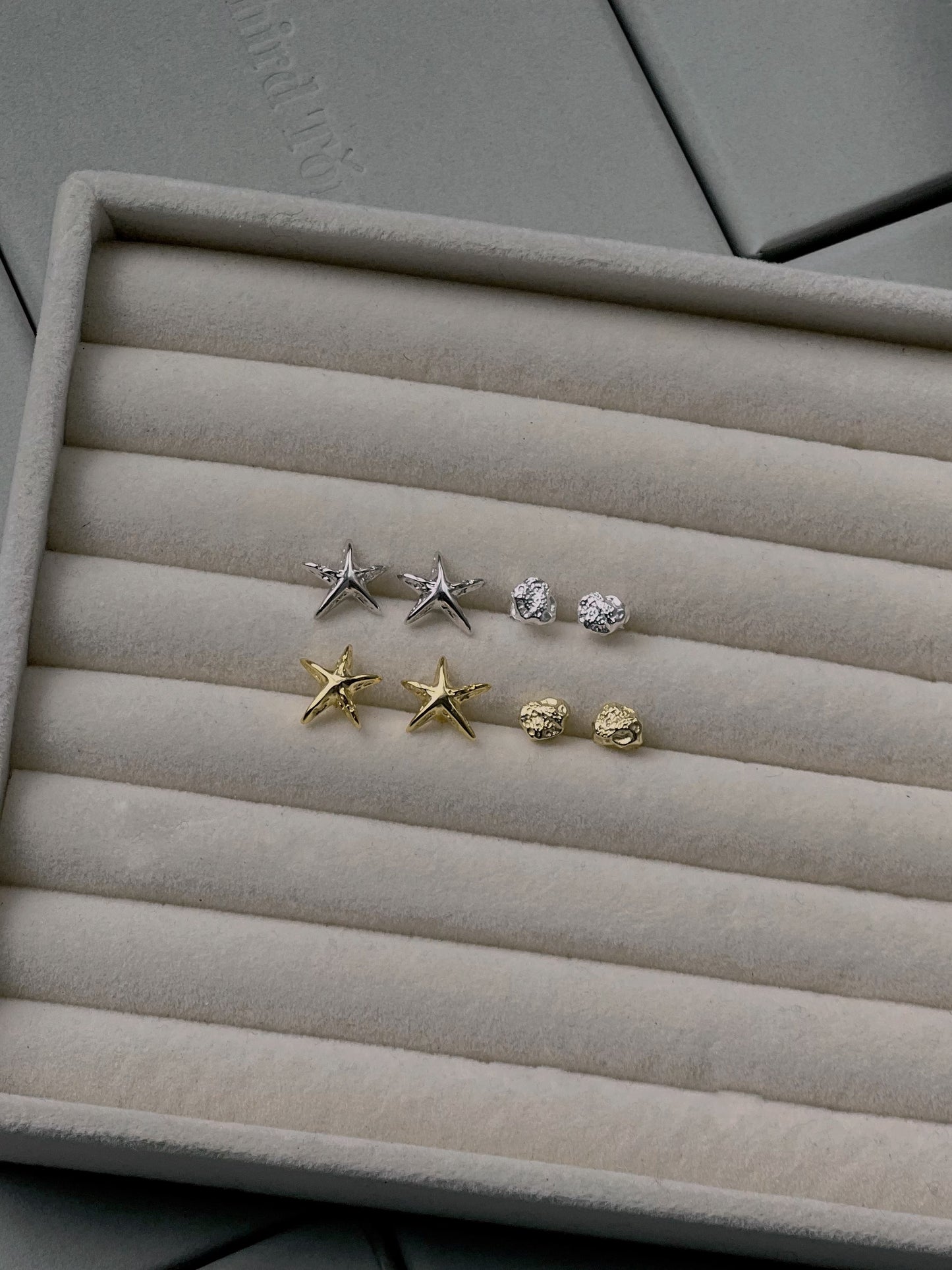 Pebble Studs in Gold