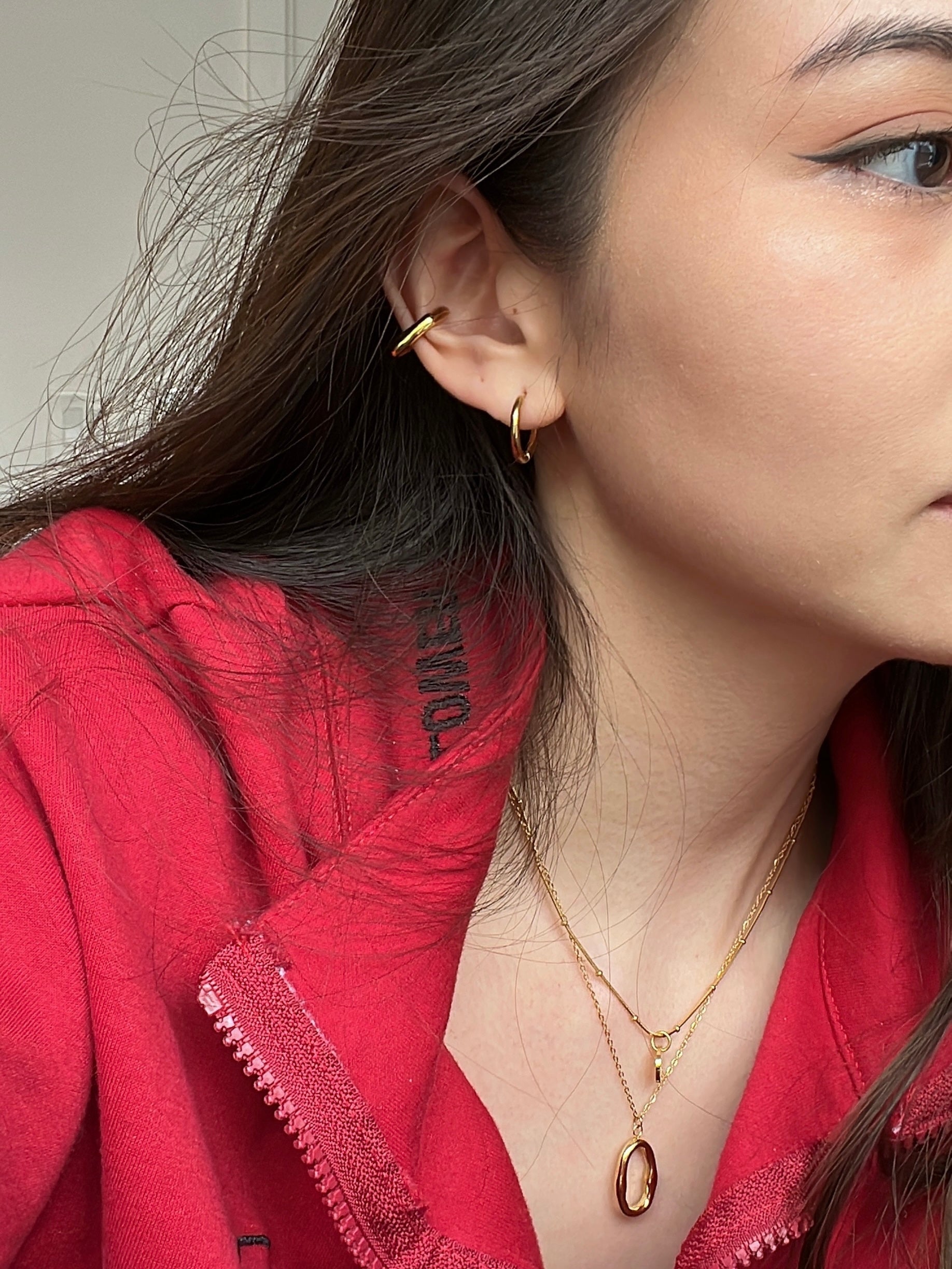 everyday small gold hoop earrings. comfortable hoop earrings, waterproof small hoop earrings, nontarnish hoop earrings. Minimal jewelry brands