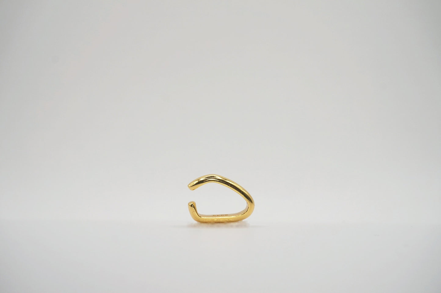 Affordable ear cuff. Gold ear cuff. Joan x Ana luisa Ear Cuff. Minimal gold ear cuff for women.