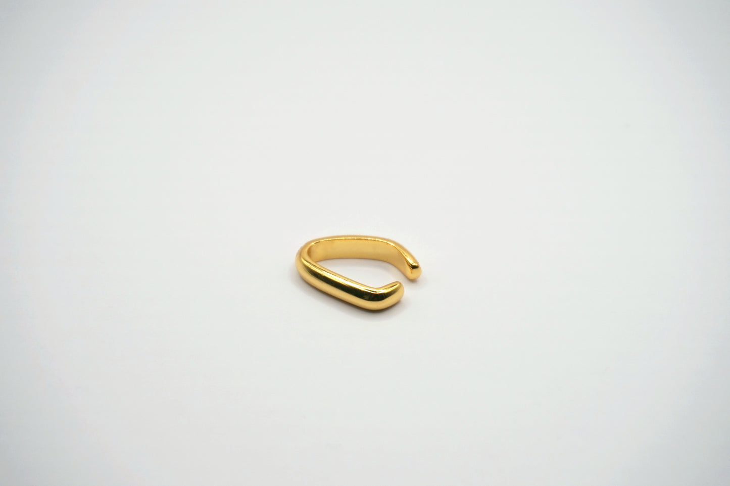 basic gold ear cuff. third tone jewelry. affordable jewelry. joan x ana luisa ear cuff. korean fashion chic jewelry. kira n misha ear cuff.