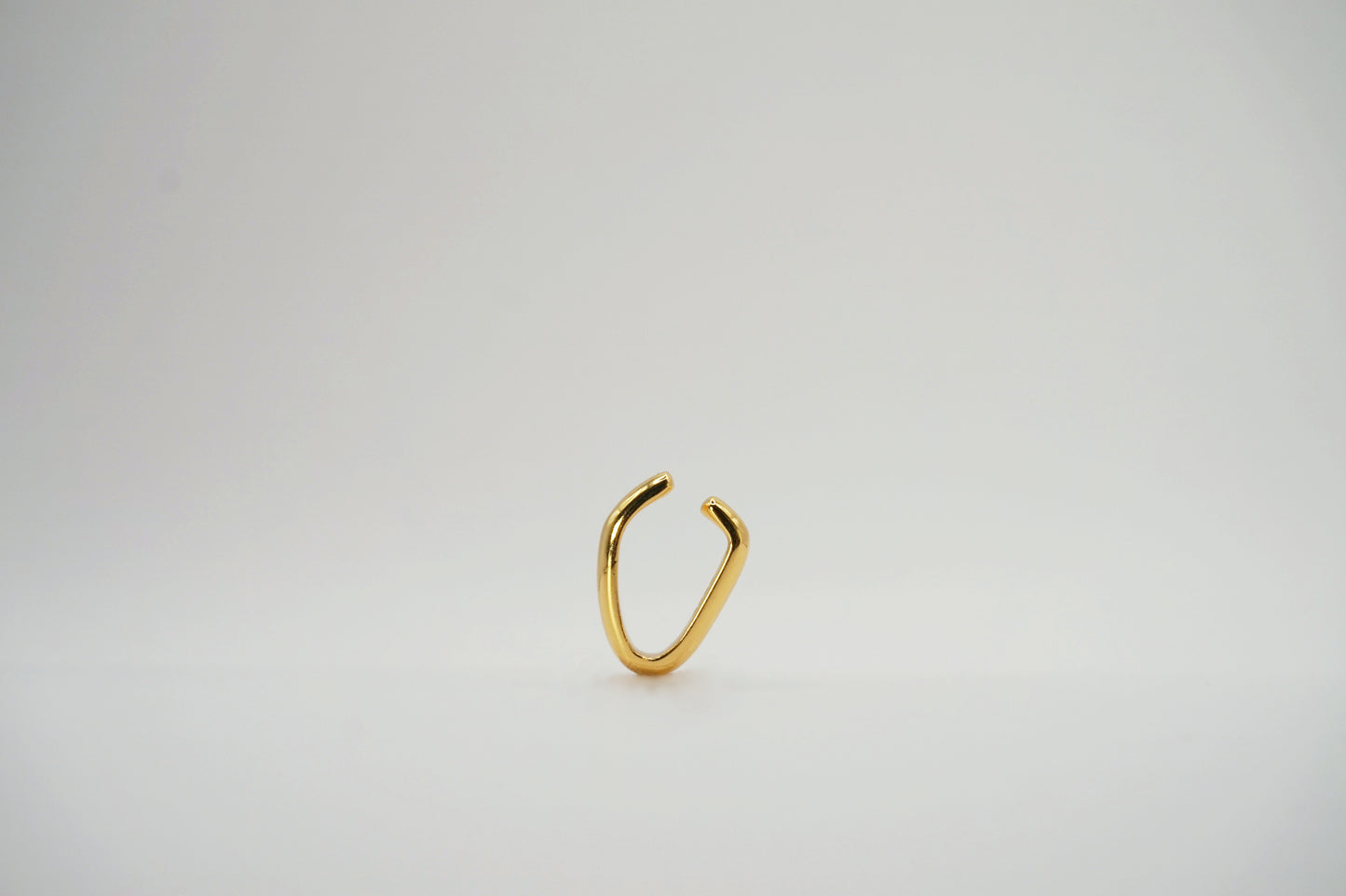 Best gold ear cuff online. joan x ana luisa ear cuff. korean fashion chic jewelry. kira n misha ear cuff.