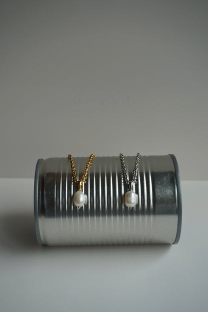 Pearl Pendant Necklace in Silver