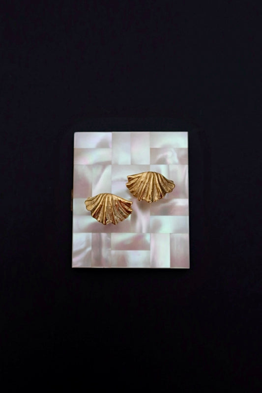 Shell Earrings in Gold