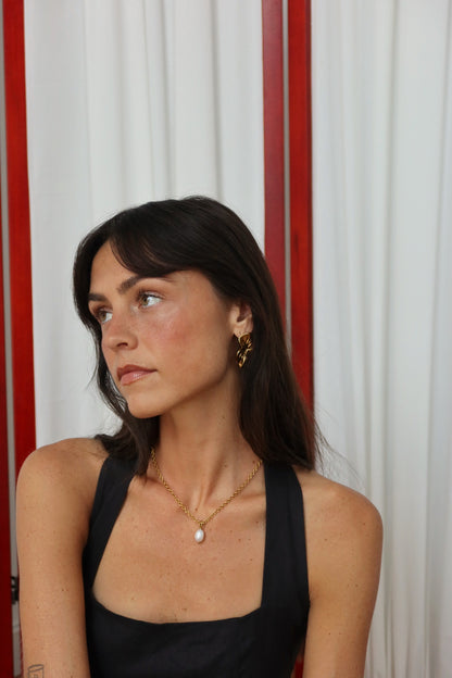Pearl Pendant Necklace in Gold