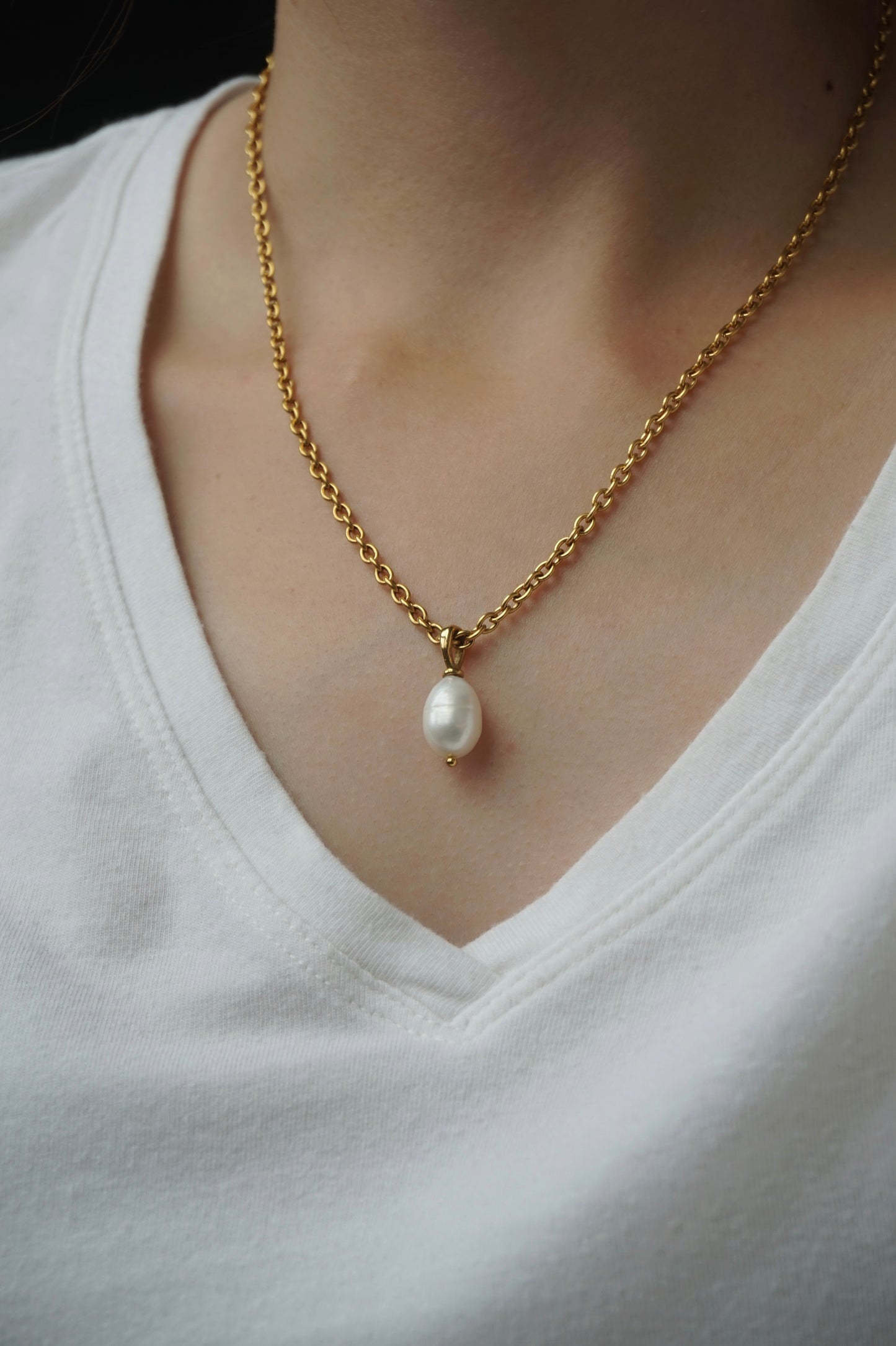 Pearl Pendant Necklace in Gold