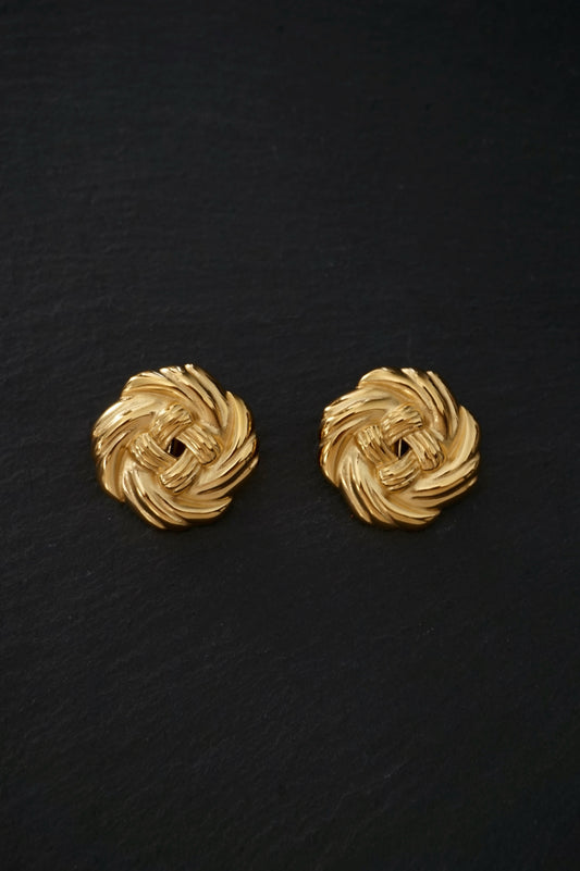 Knot Earrings in Gold