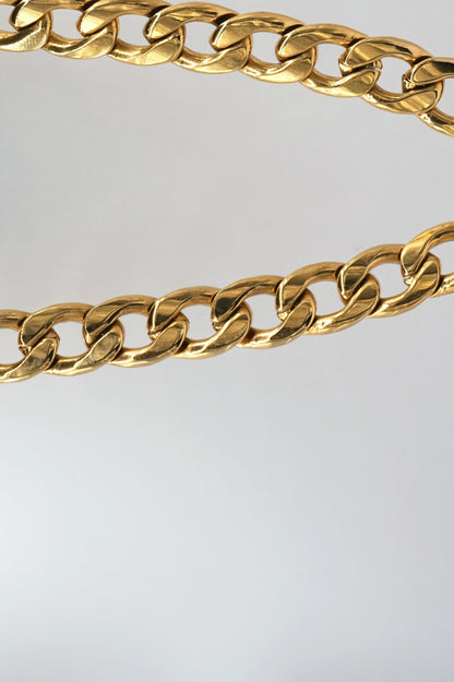 aesthetic jewelry brands - third tone jewelry. Cuban chain necklace for women from third tone. Jewelry brands like monica vinader. jewelry brands like mejuri. 
